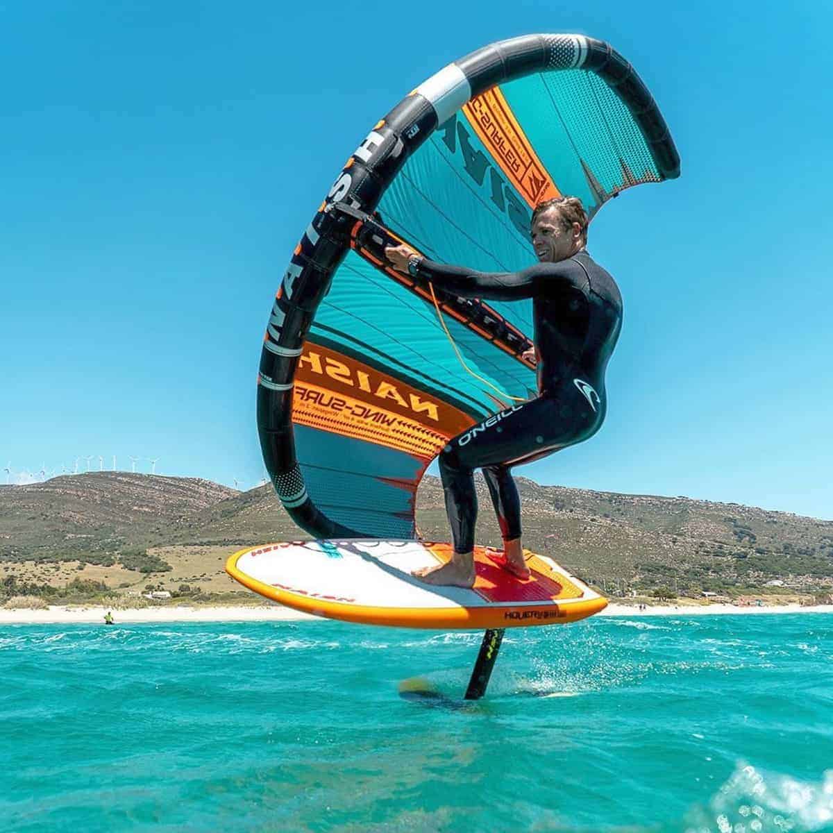 Le WING FOIL Activité de l'été selon la FFV Club de Voile de THOUX